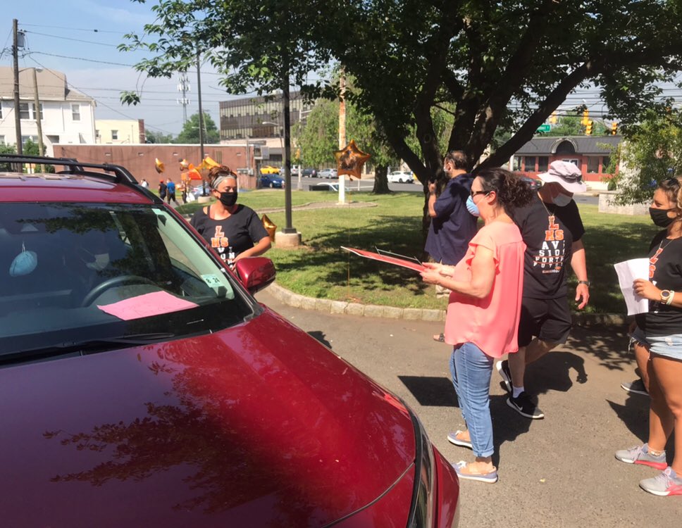 LPSPhotos1722's tweet photo. Distribution days are just getting started at @LHS_NJ! Seniors make sure to get here at your scheduled times for your caps and gowns and goodie bags! #LHS2020Grads #LindenCelebrates @ClearyLPS https://t.co/lvR6YQypHM