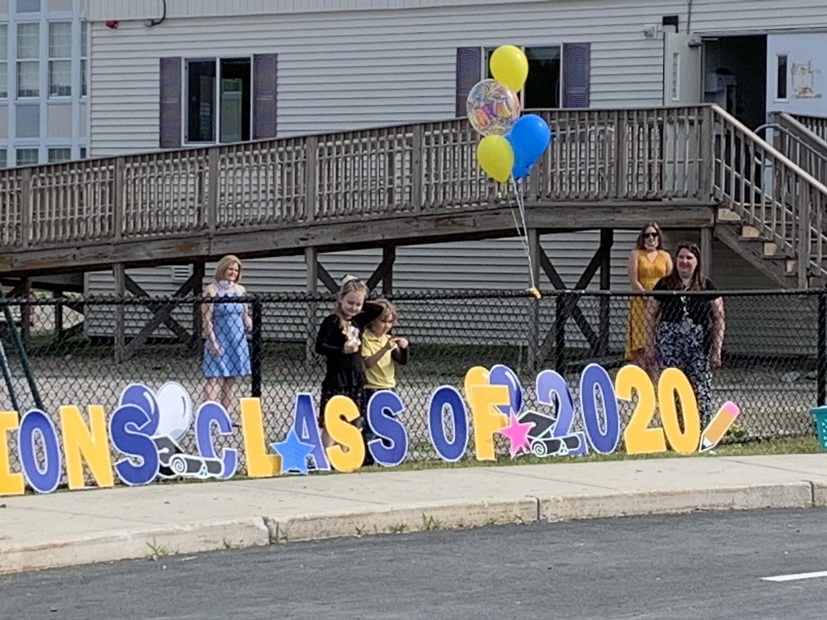 gwilliams_ebps's tweet photo. Central School Preschool Step-up Ceremony! Red Carpet treatment!! Congratulations 🥳 #Kindergarten https://t.co/MGGhPpxJVy
