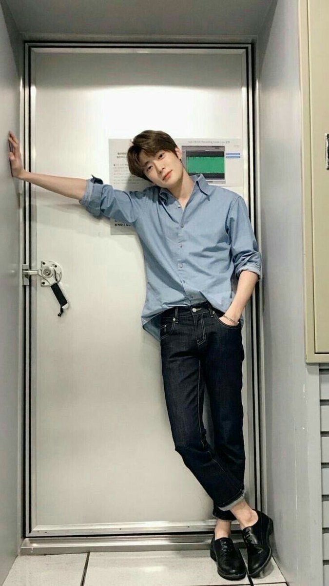 ท่าโพสยันกำแพงที่คิดถึง