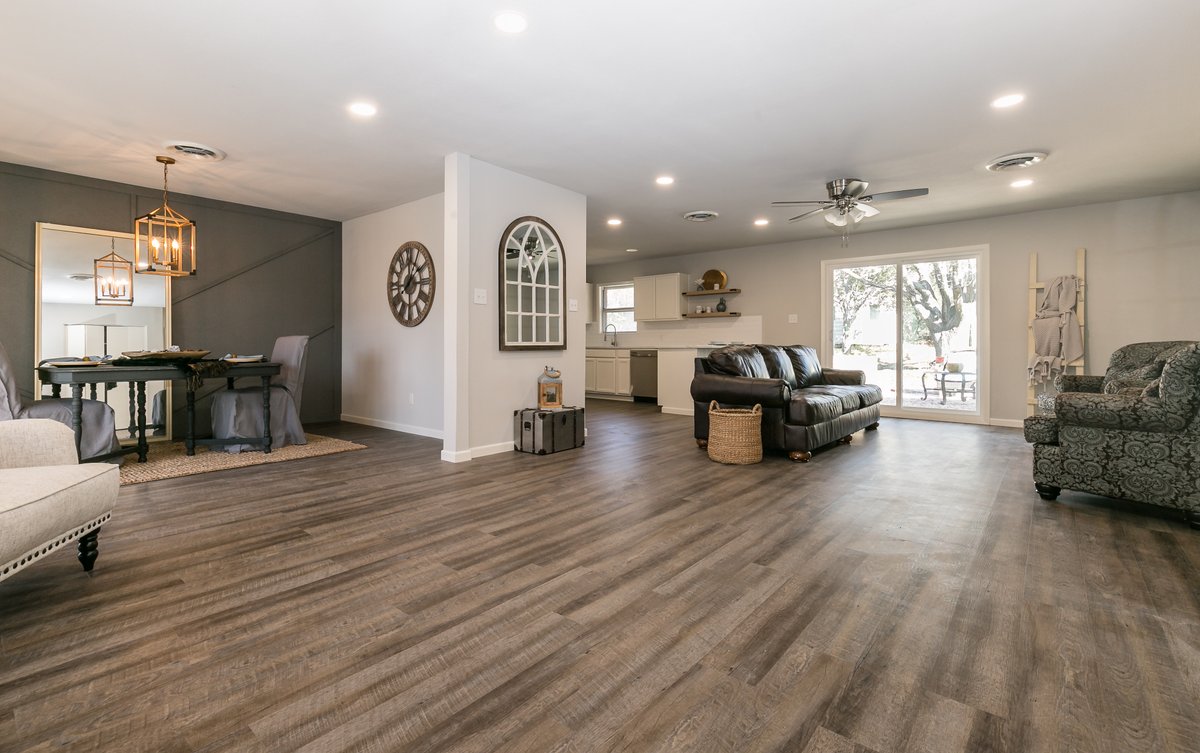 TBRETexas's tweet photo. Congrats to @dubbears16 and The Vander Woude Group on the sale of their client's beautiful Woodway homeβΌοΈ
#justsold #wacorealtor #waco #texas #wacotown #baylor #wacoisawonderland #wacorealestate https://t.co/oTkcRyvdqn