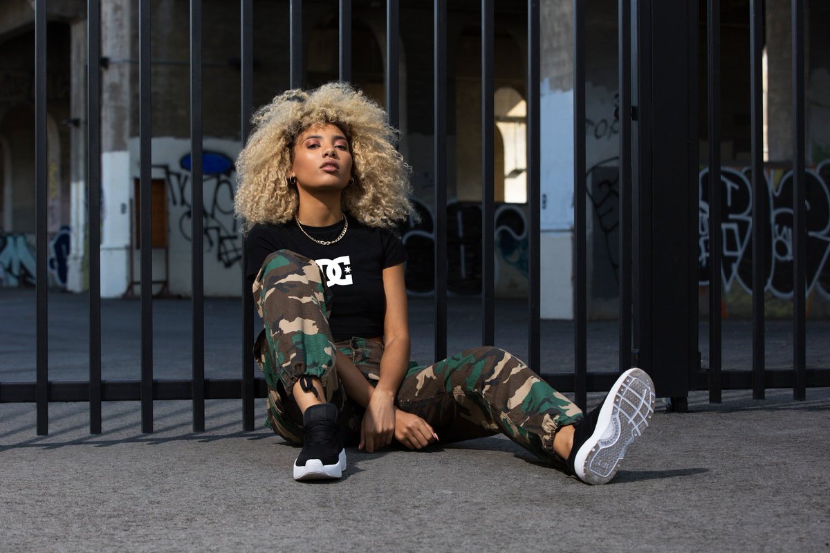 #YoursForTheTaking 
Remera Star Crop en: bit.ly/2UwrBff
Zapatillas DC Tribeka Platform en: bit.ly/2UwrBff