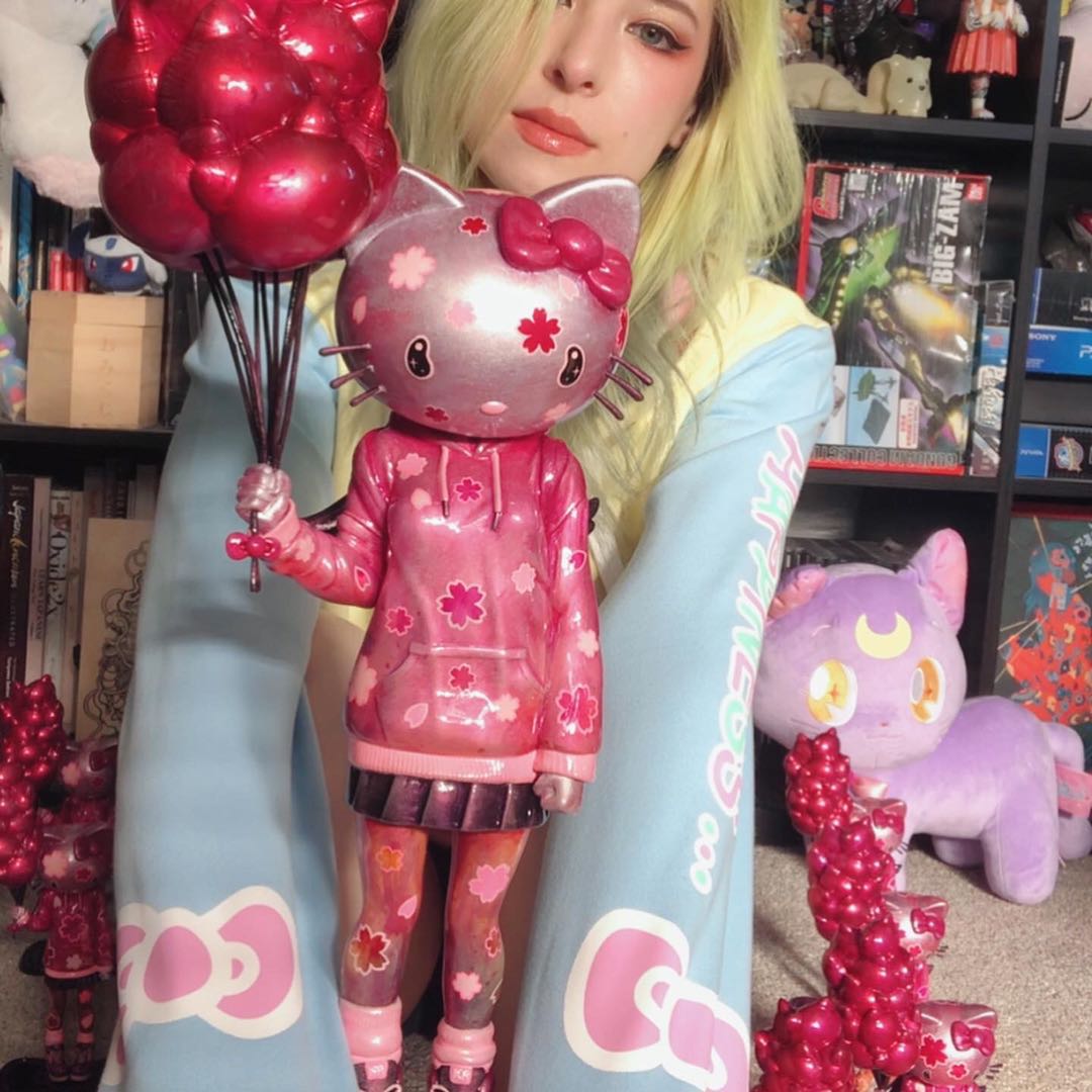 UCCProjects's tweet photo. @Candie_Bolton with her hand painted run of Sakura Kitties～

Her Hello Kitty design was a collaboration between Sanrio and Kidrobot. All pieces are sold out, but follow her for updates on future hand painted colorways!

#femaleartist #toy #art #arttoy #sakura #sanrio #hellokitty https://t.co/YKleRXhtAQ