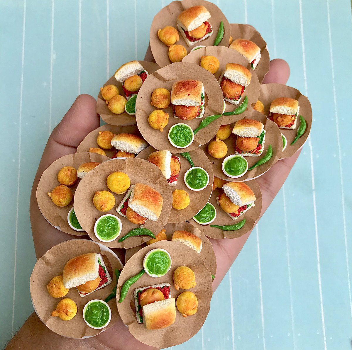 kirtibasal's tweet photo. Miniature Vada Paav Fridge Magnets❤️
#Handmade #Kirtisminiatures #Clayminiatures #Hellominiverse #Artist #Fridgemagnet https://t.co/6GhkJ8u5Qx