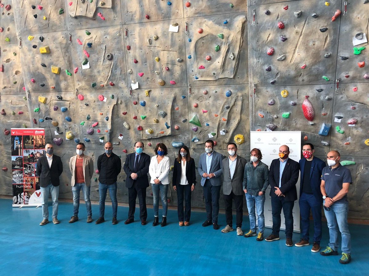 Avui hem donat el primer pas per començar un projecte important per l’esport de Catalunya, de la ciutat de Vic i per la <a href="/uvic_ucc/">UVic-UCC</a>, l’<a href="/UVic_CAFE/">UVic_CAFE</a> i el nostre centre. Gràcies per les complicitats i la confiança, volem estar a l’alçada #ensagradaelquefem