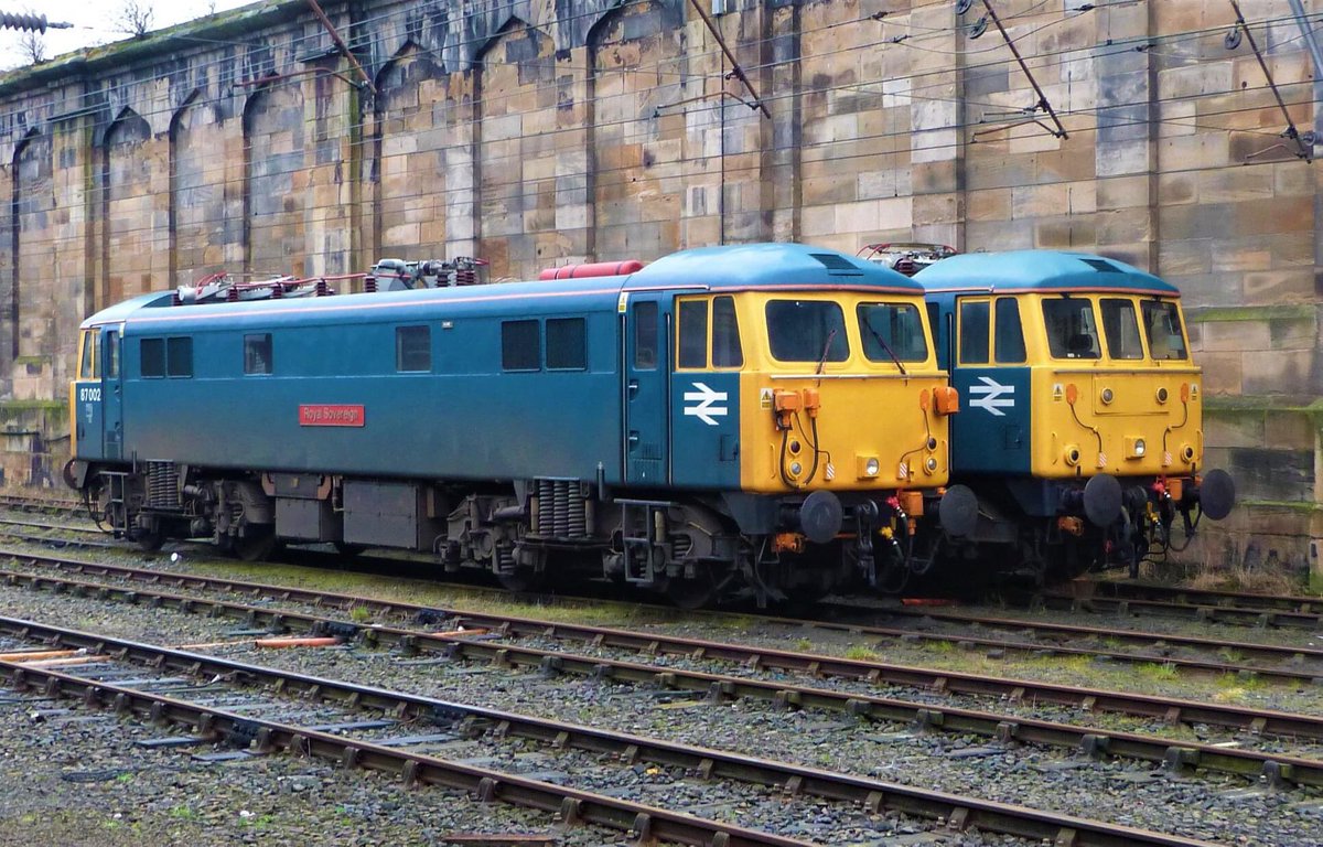 Following my post yesterday, here is 87002 next to 86101 at Carlisle back in 2013. Both looking great in BR next to each other! #Class86 #Class87