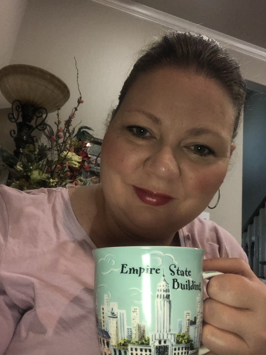 FullenMrs's tweet photo. #jpsummerselfiechallenge @jacktylerisd  coffee selfie with my favorite sentimental mug. #lovenewyorkcitywithmymom https://t.co/RFwgwaWQlE