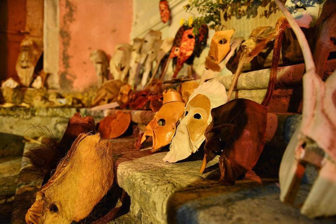 viaggimperfetti's tweet photo. #Insieme. Mezzo secolo dedicato all'arte e alla cultura in #Sicilia. Gina Previtera e Nino Pracanica nell'intervista per #Siciliando.
Di maschere, #imago e umanità. 
https://t.co/FwJUrBn74M https://t.co/oHs8REeEh3