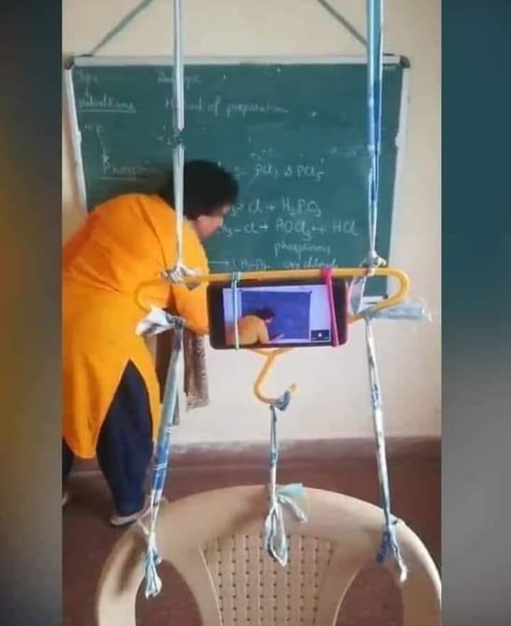 Nimmabhaskar22's tweet photo. A Teacher too is a Corona Warrior, amazing Leadership shown by ordinary citizens... https://t.co/6USFMtIoDD