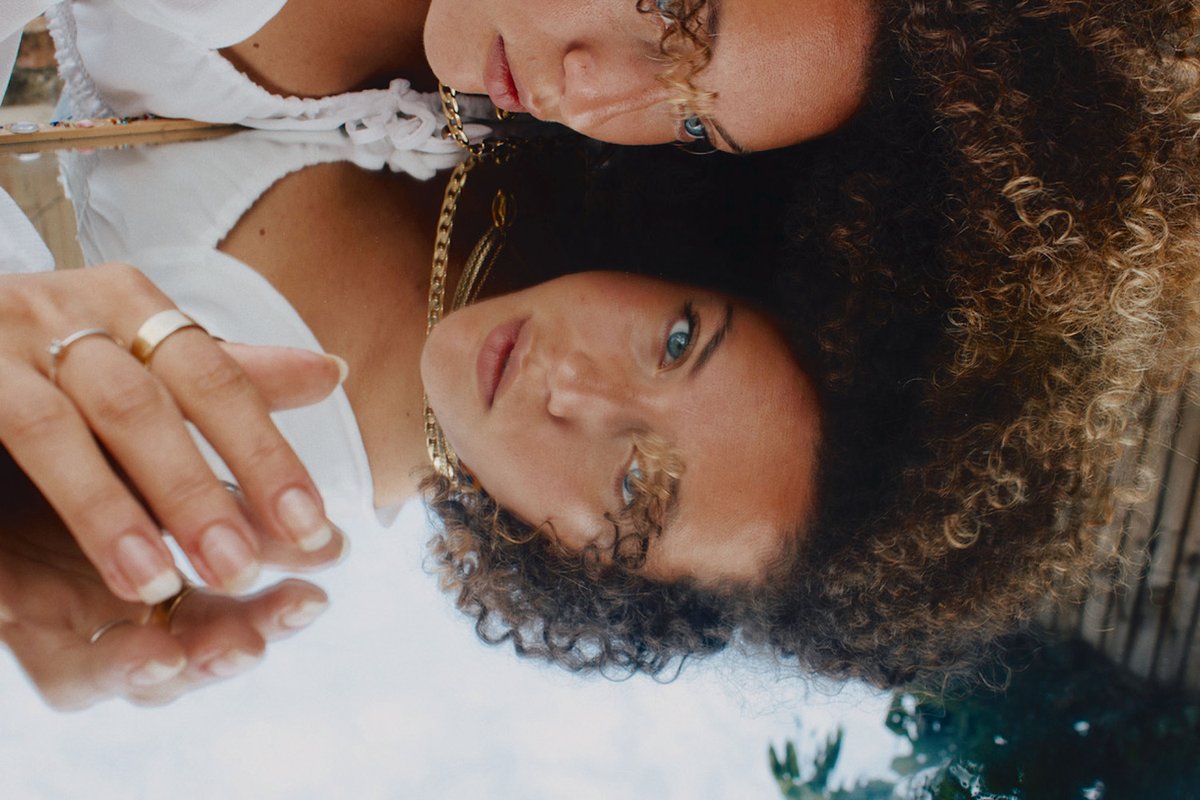 Stella Talpo (@stellatalpo) reveals sumptuous, Latin-inflected alt-R&amp;B jam “Mona” bestf.it/3dOua48