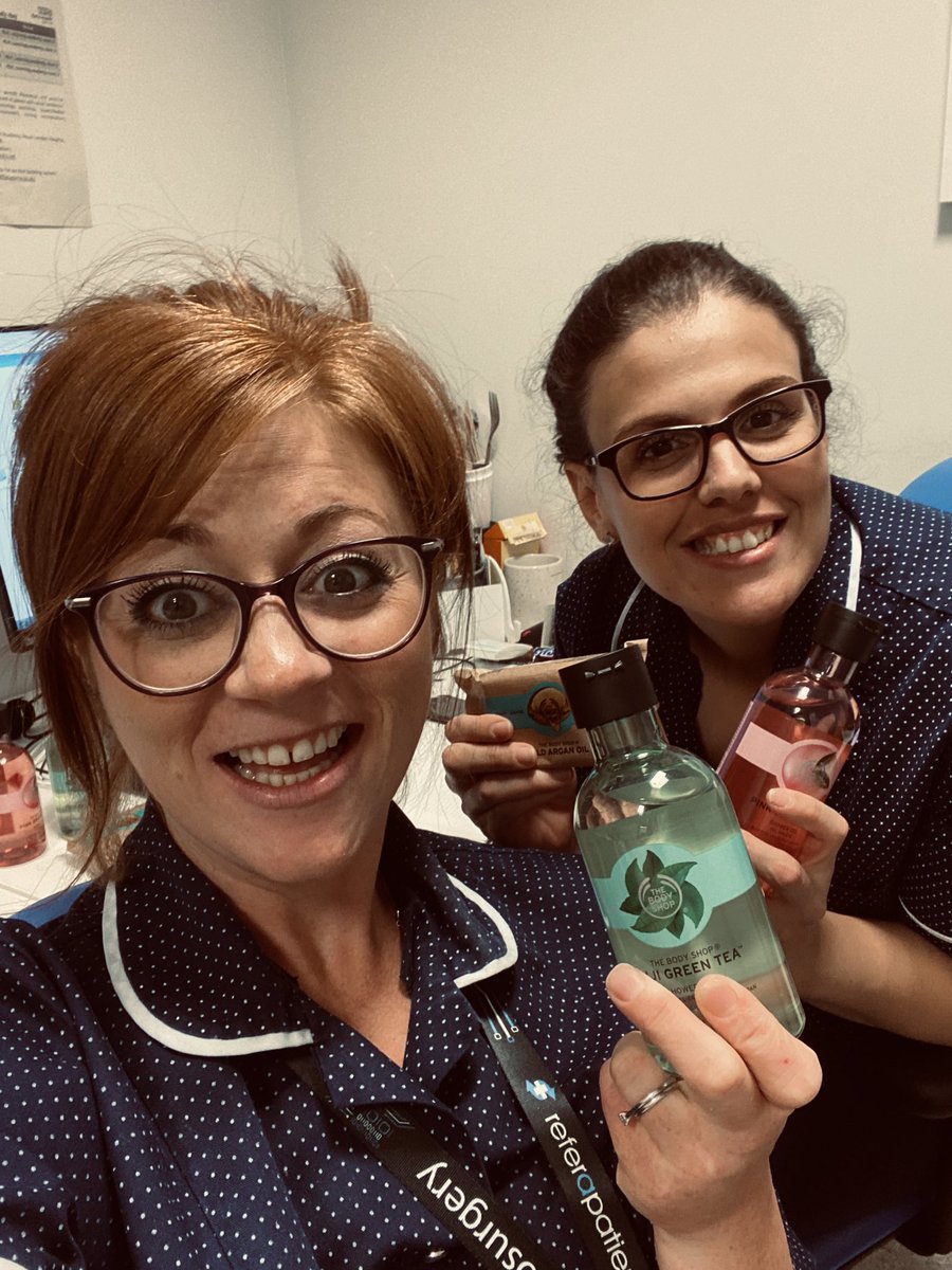 Today my colleague is back from her redeployment.pleased to see her is an understatement🥰 <a href="/Jandiramlt/">Jandira Trindade</a> Whilst she was telling me all about her experiences fighting the covid battle we had a wonderful delivery from <a href="/TheBodyShopUK/">The Body Shop UK</a>😘 <a href="/NHSBartsHealth/">Barts Health</a> 🤞🏻normal service will resume soon