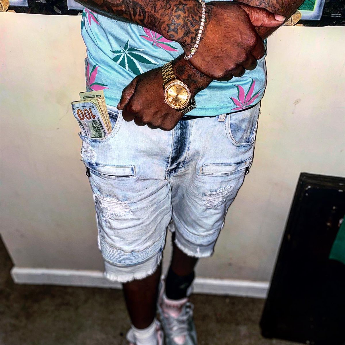 YbeKancer's tweet photo. Fuk around and Slip with all this Drip on me... #ybekancer #drip coming soon https://t.co/SBoptuvkvp