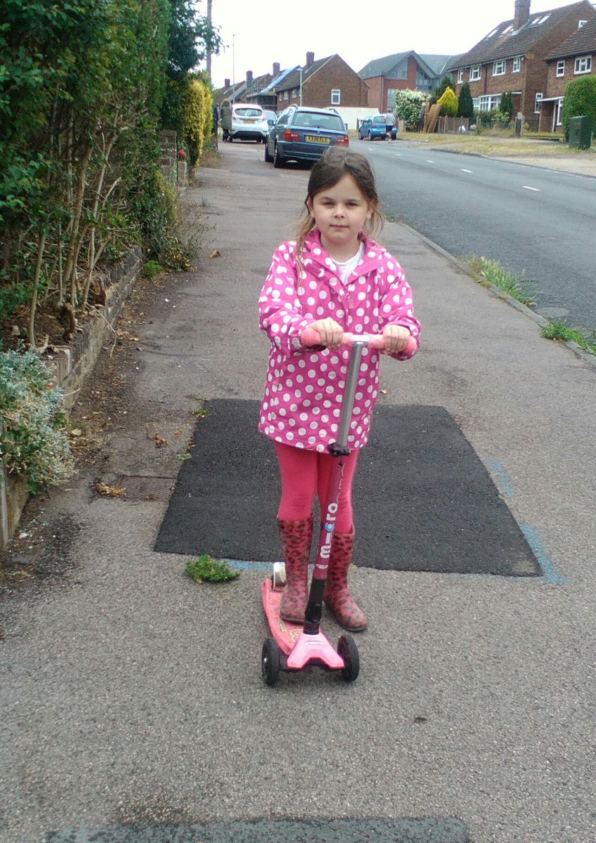 honour_kerry's tweet photo. @MissRolfe An afternoon scooter, sorry Miss Rolfe left you at home, wasn't sure if you like getting wet! But you joined me for afternoon snack when I got back, yummy fruit! 🍏🍓🍇 https://t.co/snC2kVWID5