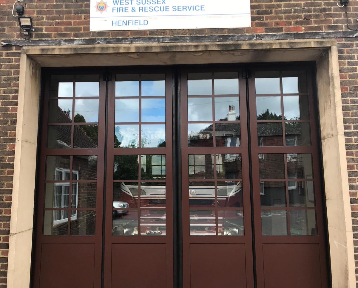 Our reseller <a href="/bifoldrolfe/">Bifold Rolfe</a> recently installed a set of our fully glazed #Swift manual doors for <a href="/WestSussexFire/">West Sussex Fire & Rescue Service</a> at <a href="/HenfieldFire/">Henfield FRS</a> 🚒👩‍🚒
We were asked to design &amp; supply replacement doors constructed in a style that would mimic the original timber doors. #EmergencyServices #fire 🔥