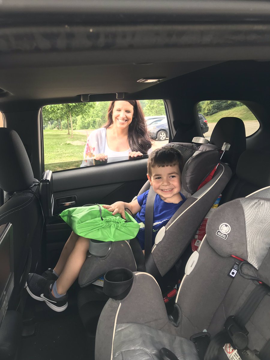 mrsmcdonough152's tweet photo. A big thank you to @wqed and @WQEDEDU for the fabulous backpacks that were distributed today for our incoming kindergartners!  There were a lot of very excited boys and girls!  #classof2033 https://t.co/zmFDxLDvFF
