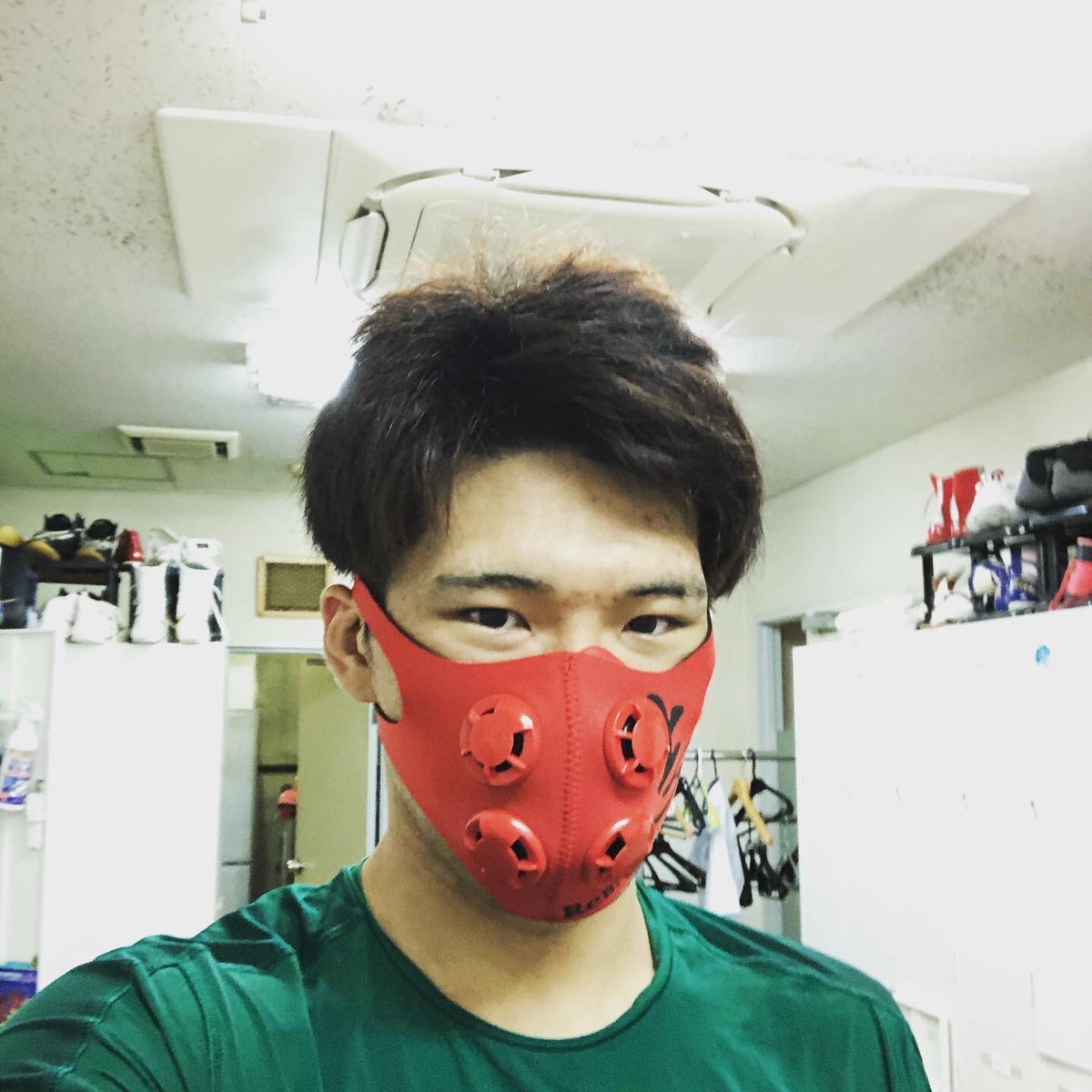 豊嶋亮太 レブナマスク使用してトレーニング しっかり鼻呼吸を意識させておく事は大事 自然に意識して動けるようにするにはうってつけです 競技者も一般の方も導入を強くお勧めします レブナマスク Revna 鼻呼吸 呼吸 Boxing Training T