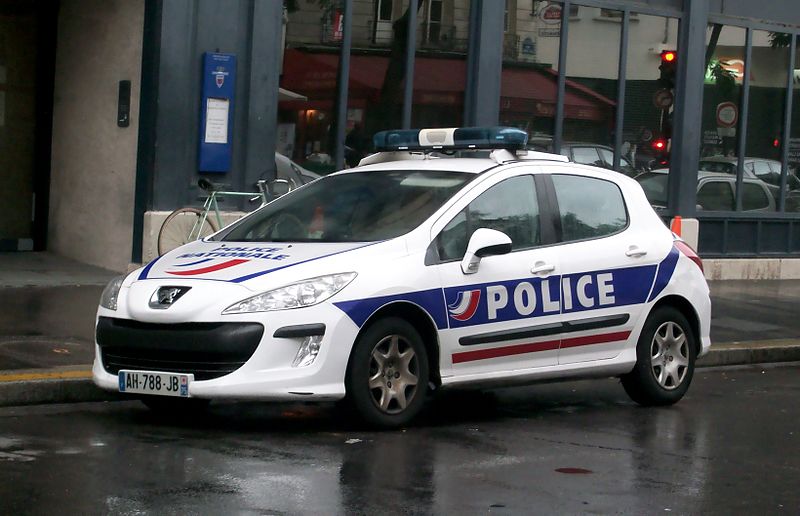 polytyx's tweet photo. @KateRoseMe @DavidCornDC Here is a police car in France. But we have free universal healthcare and the tuition cost for 1 year in Master is 243€. https://t.co/Ttgdcjt0rO