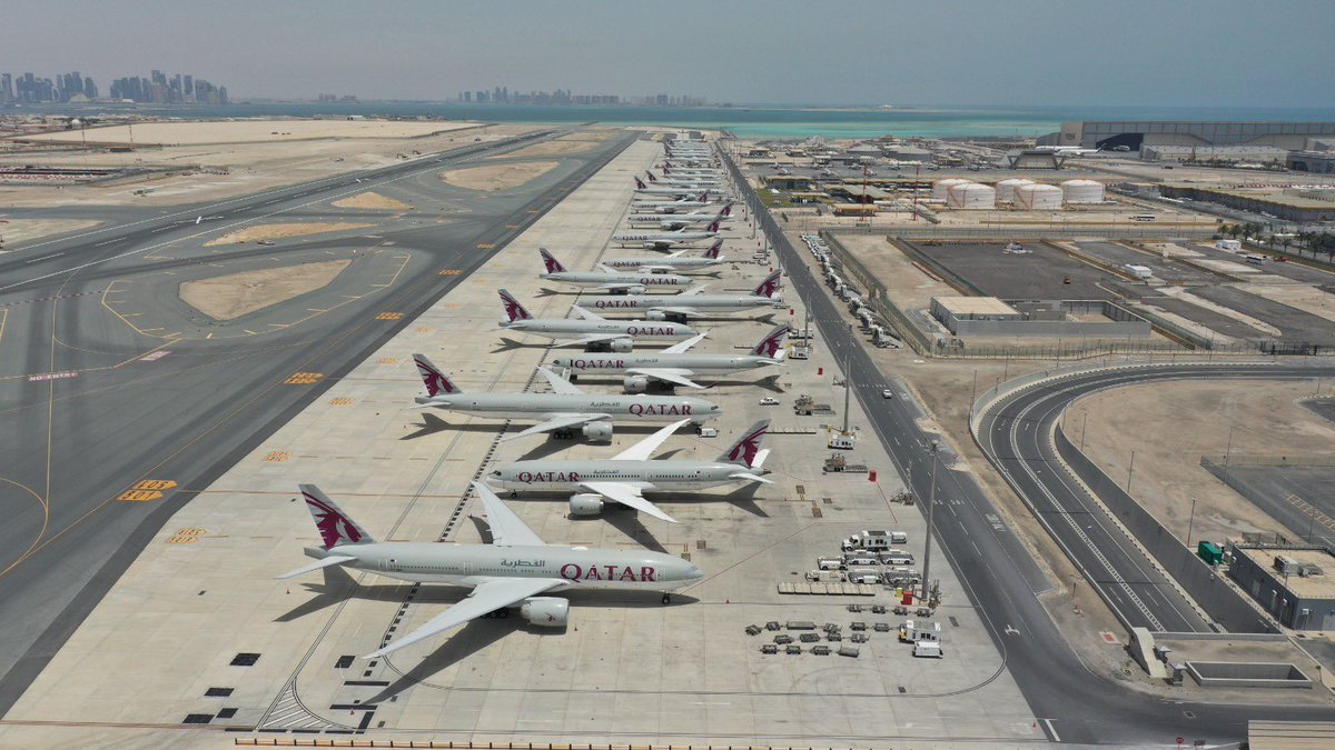 KHK's tweet photo. مع اقتراب عودة حركة الطيران.. وفي أصعب الظروف وأسهلها.. أثبتت خطوطنا الجوية أنها دائمًا في الصدارة بأكثر من 3 أضعاف مما وصل إليه أقرب منافسيها في شهر 4 بـ 17.8٪ من حركة الركاب العالمية، و7.2٪ من سعة الشحن الجوي 🇶🇦���️✌🏻
@qatarairwaysar https://t.co/6zM5LxlhXn