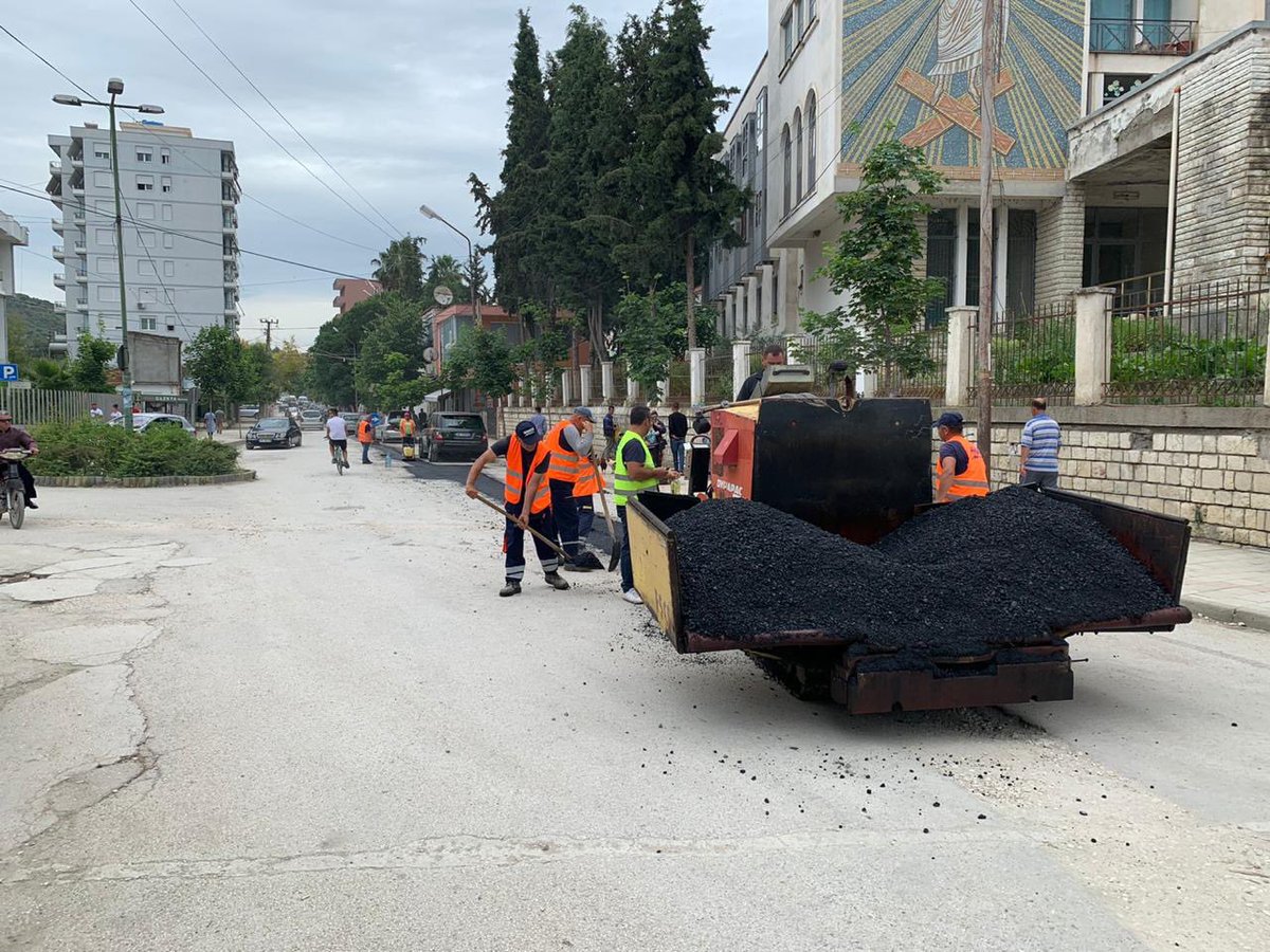 AkumAlbania's tweet photo. 💧 Lushnjë | Vijon puna 👷 🚧 me ritme të larta për ndërtimin e ujësjellësit të Lushnjës
👉52.000 banorë të qytetit të Lushnjës do të furnizohen 24 orë ujë të pijshëm 🚰 e me cilësi në 🎯 Maj 2021
Faza 2 e investimit 🇩🇪 🤝🇨🇭🤝 🇦🇱
#ujeperjeten #sdg6 #KfW #SECO #MIE #AKUM https://t.co/8WGW85VW7m