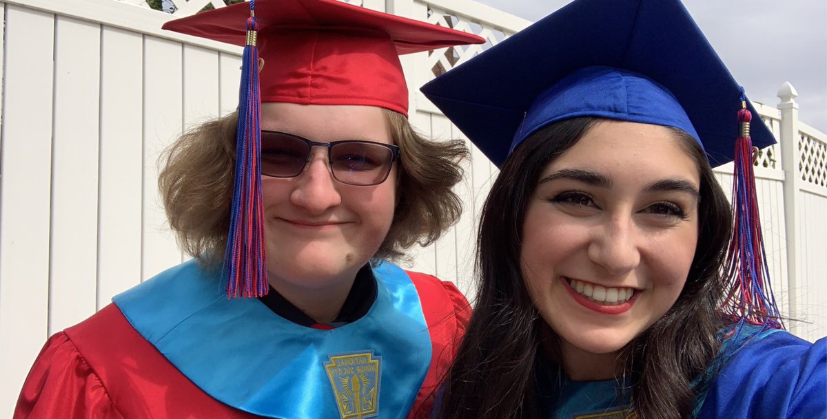 MemesRHS's tweet photo. officially time to sign off— it’s been real rhs! keep the memes coming❤️💙 https://t.co/U7PWZB3uVC