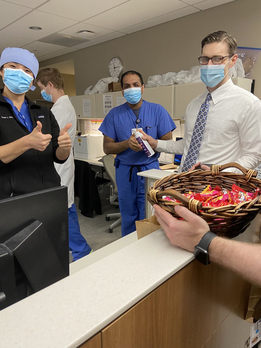 AimeeZaas's tweet photo. Gotta wash hands before #candyrounds @IMResidencyDuke @DukeIMChiefs #dukefamily https://t.co/sUNgugdvcO
