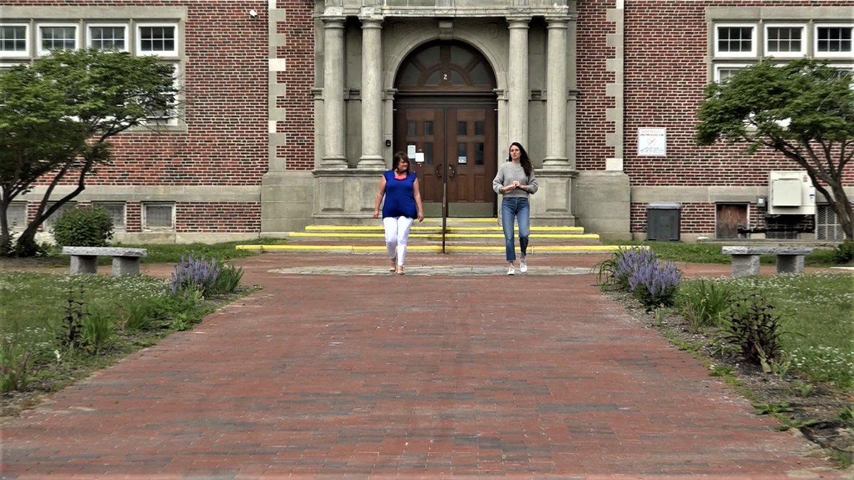 ZachBlanchard's tweet image. HAPPENING TODAY: The @PORTLANDPUBLIC School Board is meeting this afternoon to discuss removing #SchoolResourceOfficers from the city's high schools. I'll tell you how two moms came together to get nearly 1,000 signatures in support of the effort on #NEWSCENTERmaine at 4.