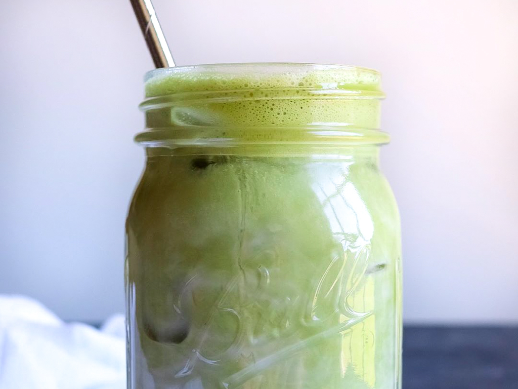 CarringtonFarms's tweet photo. Are You My Perfect Matcha? Put some pep in your step this Hump Day with an indulgent Vegan White Chocolate Iced Matcha Latte by @dashofdelightful, made with our Culinary Matcha Powder-- just heat, stir and sip! 🍵#CookWithCarrington https://t.co/oCOuRWnI4V