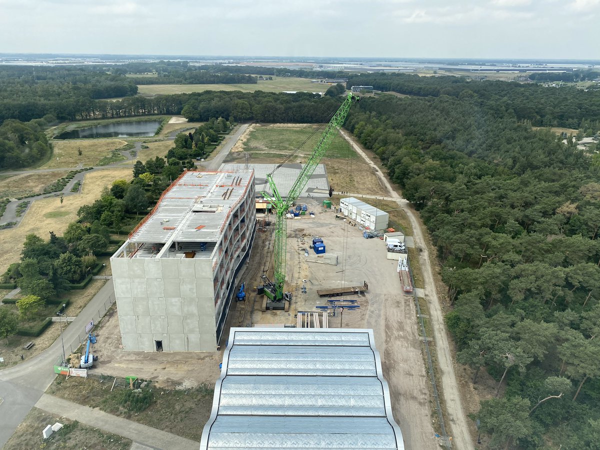 ErwinBoom81's tweet photo. “Vanmiddag met @HubertMackus en @ruudvheugten geïnterviewd over de vorderingen van de bouw 🏗 van de #brighthouse @BL_CampusVenlo. Geweldig om te zien hoe voortvarend dit vordert 👏🏻..” #kennis #gezondheid #brighthouse #brightworks #brightlands #greenport #venlo #gezondsteregio https://t.co/R4fggLUBPn