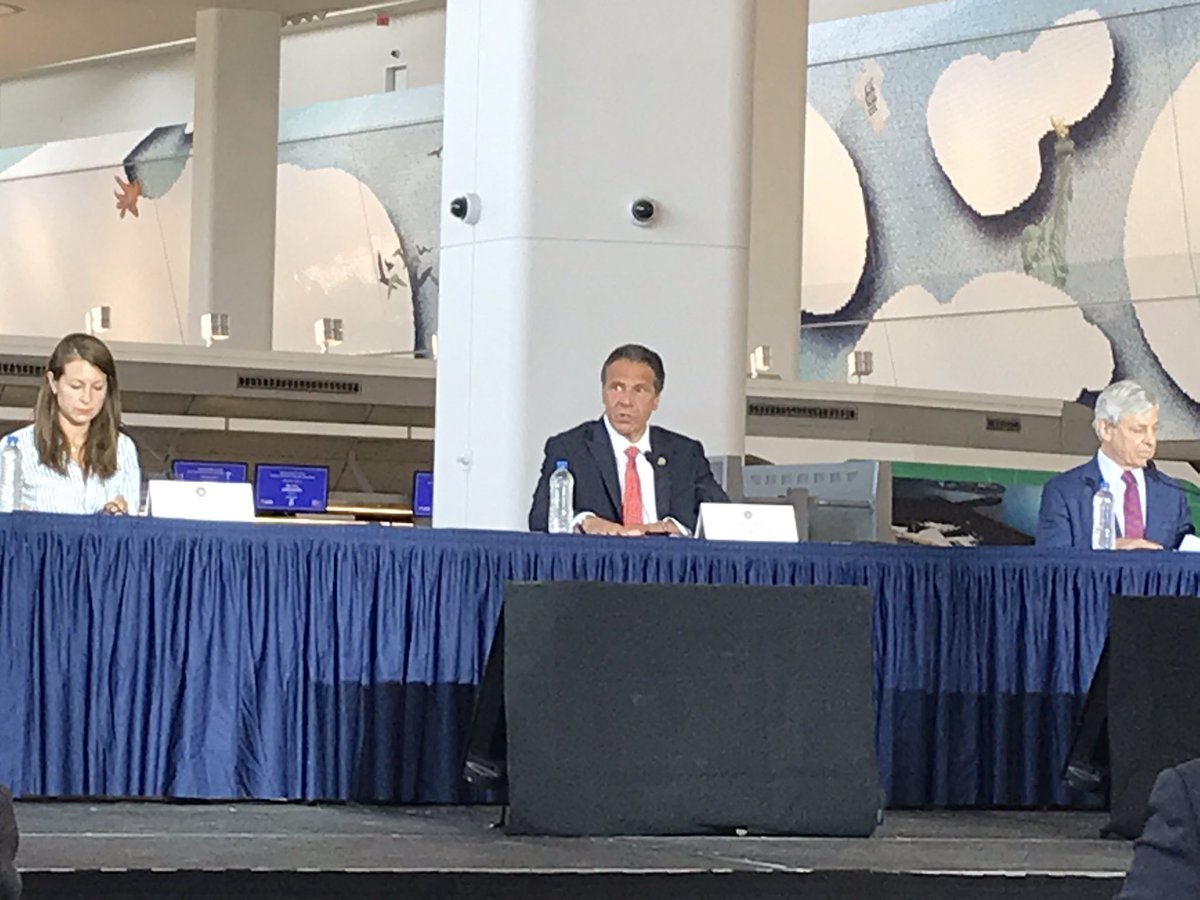 deb8305's tweet photo. Representing united at the governors press conference announcing the opening the new LGA this Saturday. A beautiful facility for our team and customers. https://t.co/xtwCv4j3Hc