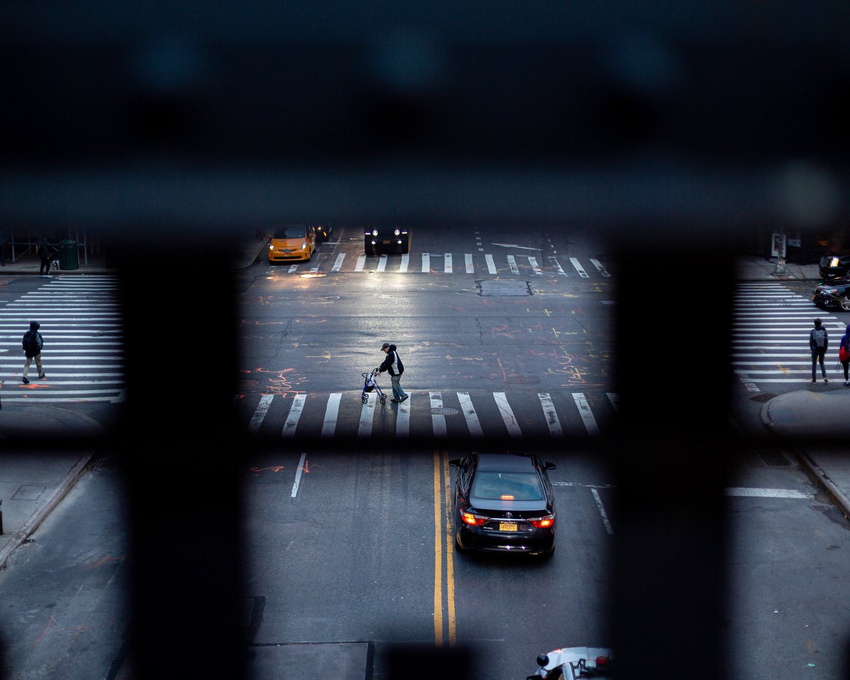 •[Street Visions]• ______________________________________
#MK3IMAGERY #MK3IMAGERYPHOTOGRAPHY #MK3IMAGERYLLC #Modelnyc #PortraitPhotography #PicOfTheDay #photo  #art  #picoftheday #focus #capture  #iphoneonly #tweegram  #followme #love #happy #nycstreets #crossing #canon