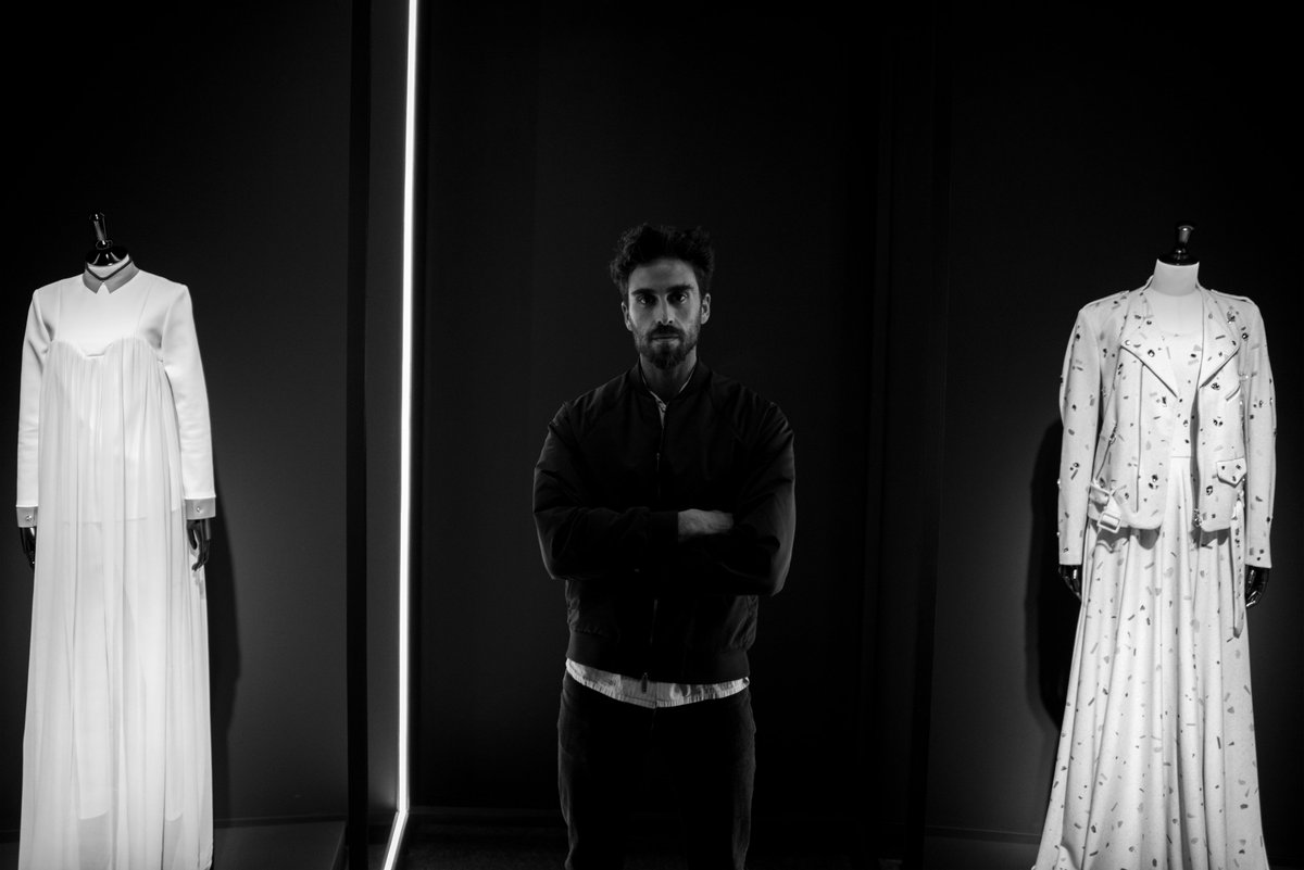 dialogados's tweet photo. "#DavidDelfin, a través de sus creaciones y sus diseños, más que denuncia hacía defensa". #ExpoDavidDelfin #RaúlMarina @CulturaCMadrid https://t.co/pCUN8gHWEO https://t.co/xa7Ai0GBGb