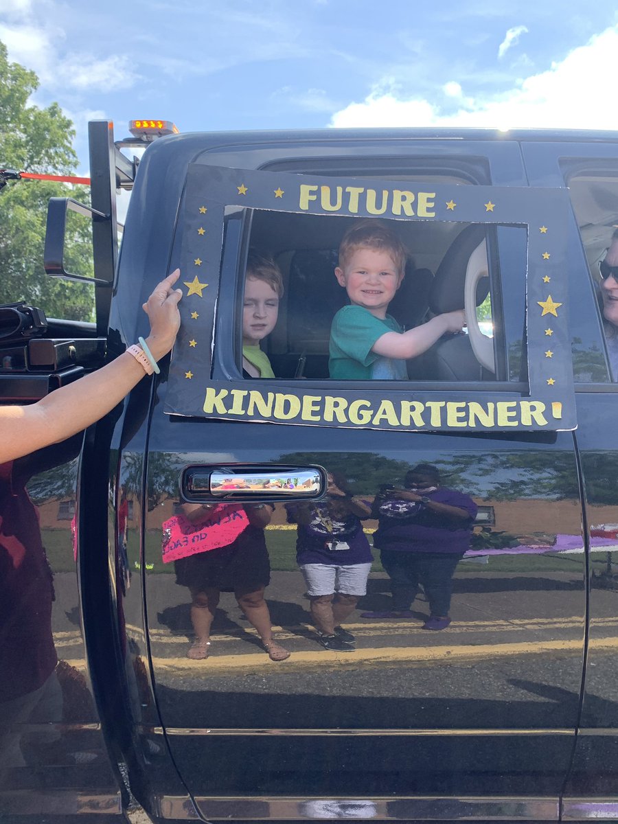 TheresaHolloran's tweet image. Today was amazing. Prek Moving Up Parade borought joy and tears! K teachers...they are ready part1/2 #VBHasJoy #VBAlwaysLearning