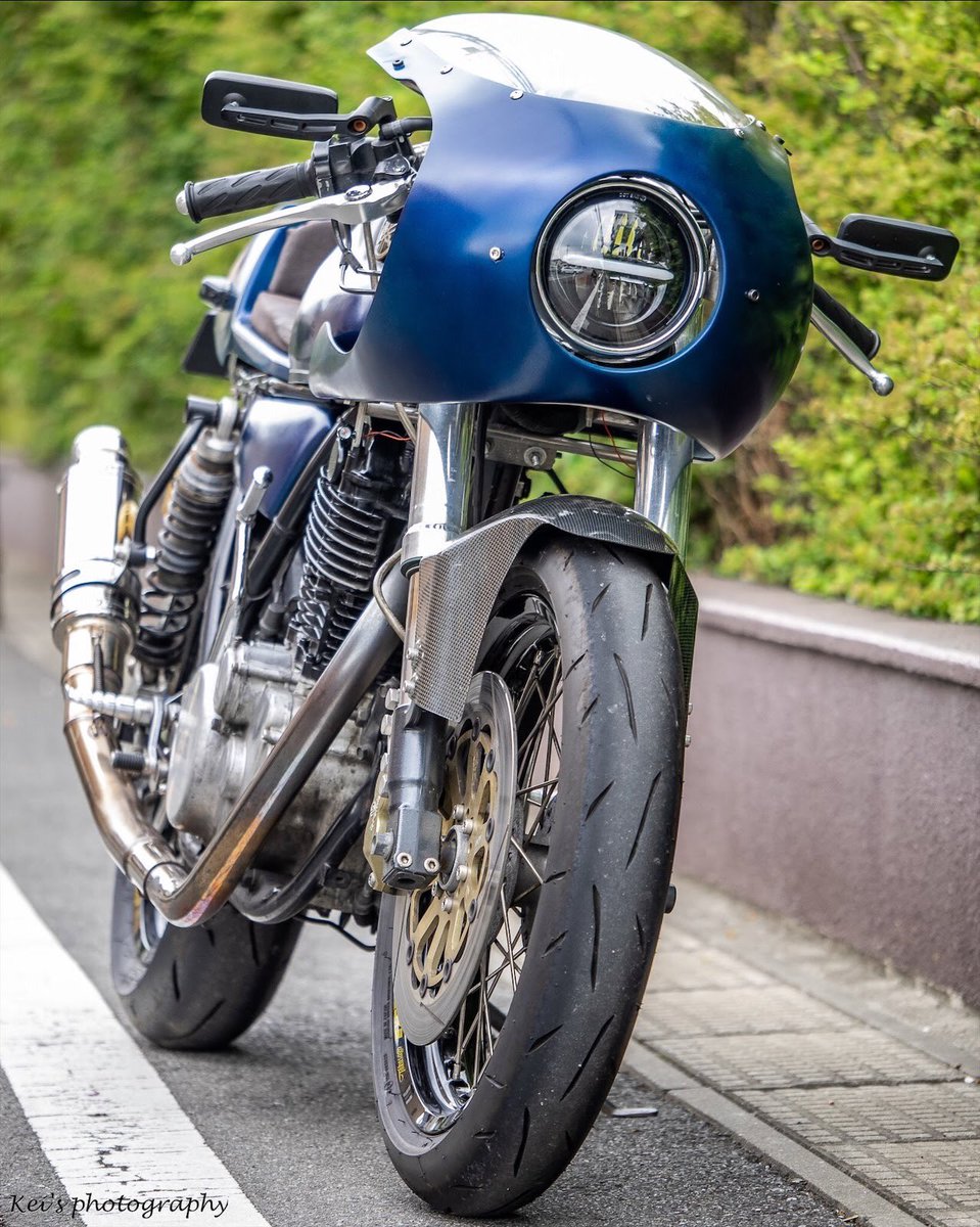 O Xrhsths Kei Sto Twitter Srはカスタムが豊富 的な事をsrカスタム海苔さんとかは言ってますけど明らかに往年の カフェレーサーばかりで 本当はトライアンフとかノートンとか欲しいんだろうなぁ ってのが透けて見えるというか中免乙 って感じのsrです