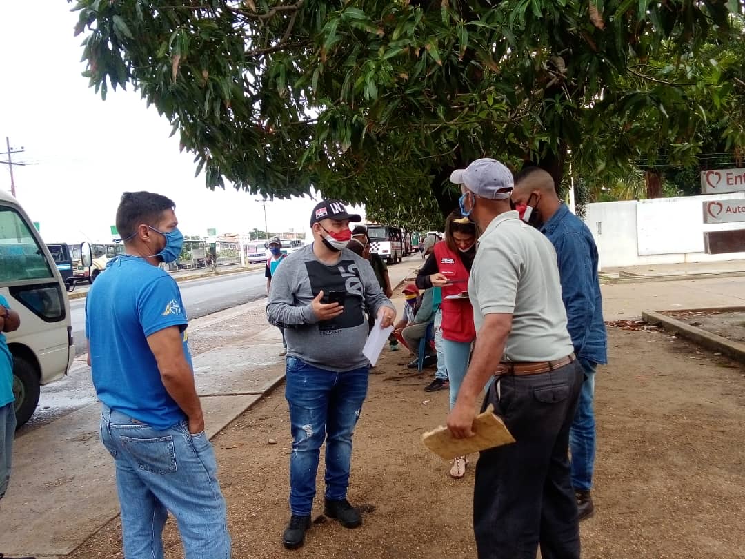 BarcelonaIntt's tweet photo. 10JUN| O.R BARCELONA 👇
INTT Realiza abordaje al Trasnporte Público supervisan medidad de Prevención Covid 19.❗#MUNICIPIOANACO
#UsaElTapaBoca 
#EstoloFrenamosEntreTodos https://t.co/j7iCWRFhYy