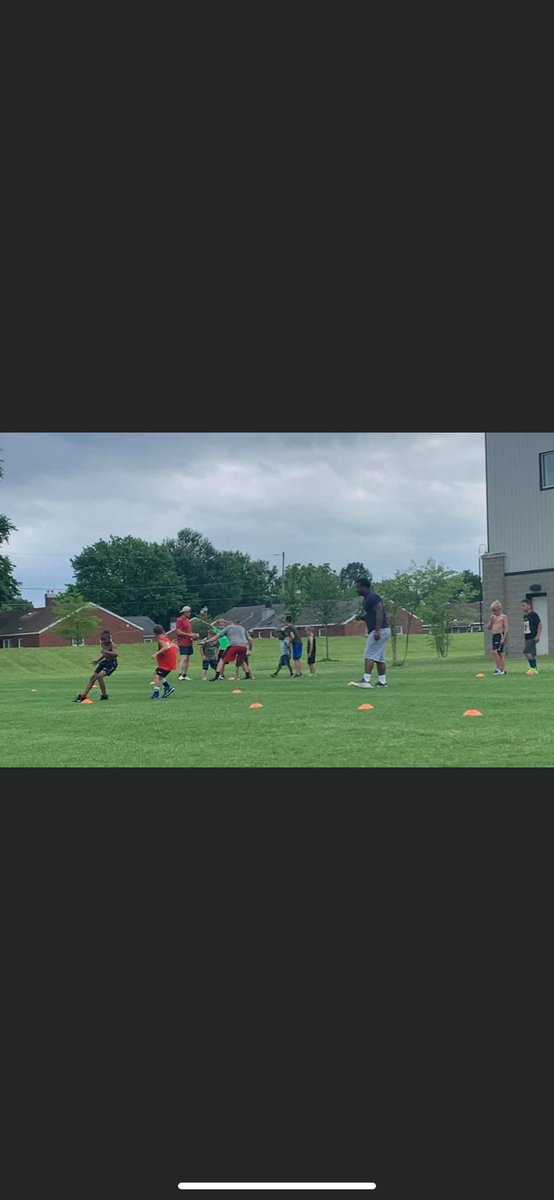 DedicationE's tweet image. Effort! Thats all we ask. Who wants to get better? #D2E 🏈🏈🏈🏈