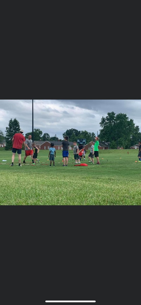 DedicationE's tweet image. Effort! Thats all we ask. Who wants to get better? #D2E 🏈🏈🏈🏈