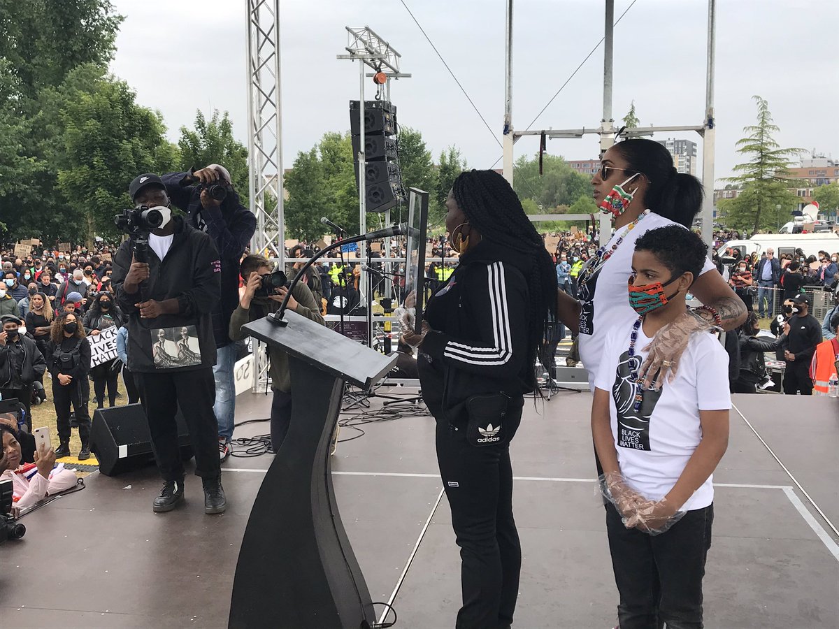 Moeder Jerney Muntslag vraagt aandacht voor haar overleden zoon. Hij kwam op 18-jarige leeftijd om het leven door geweld tussen rivaliserende gangs #demo020