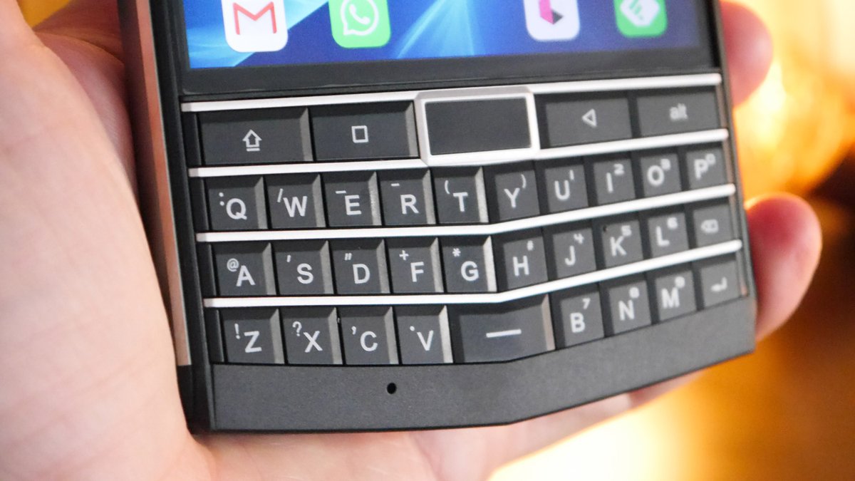 FAQsAndroid's tweet image. Análisis Unihetz Titan: un móvil único con teclado físico dlvr.it/RYMsyc
