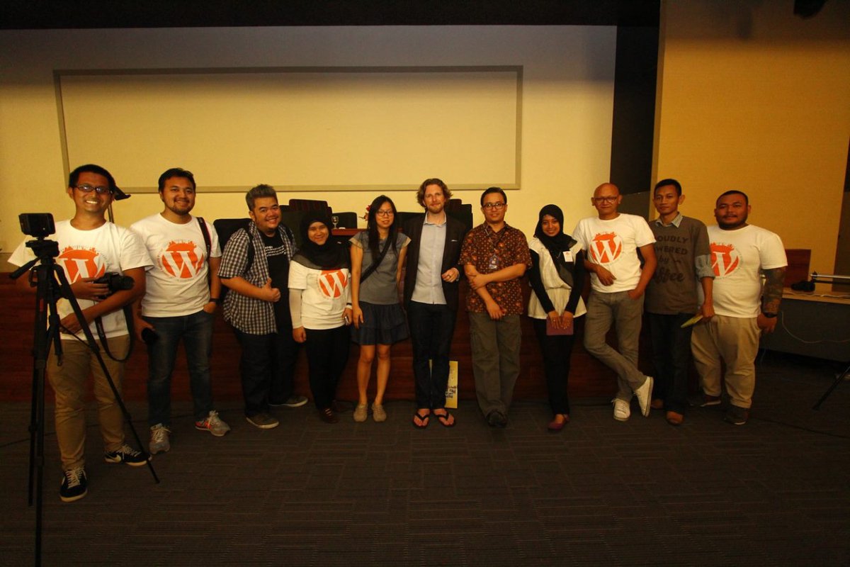 <a href="/titisapto/">Titis Sapto Raharjo</a> Thank you bro! Foto dari <a href="/widhyatmoko/">Danu Widhyatmoko</a>