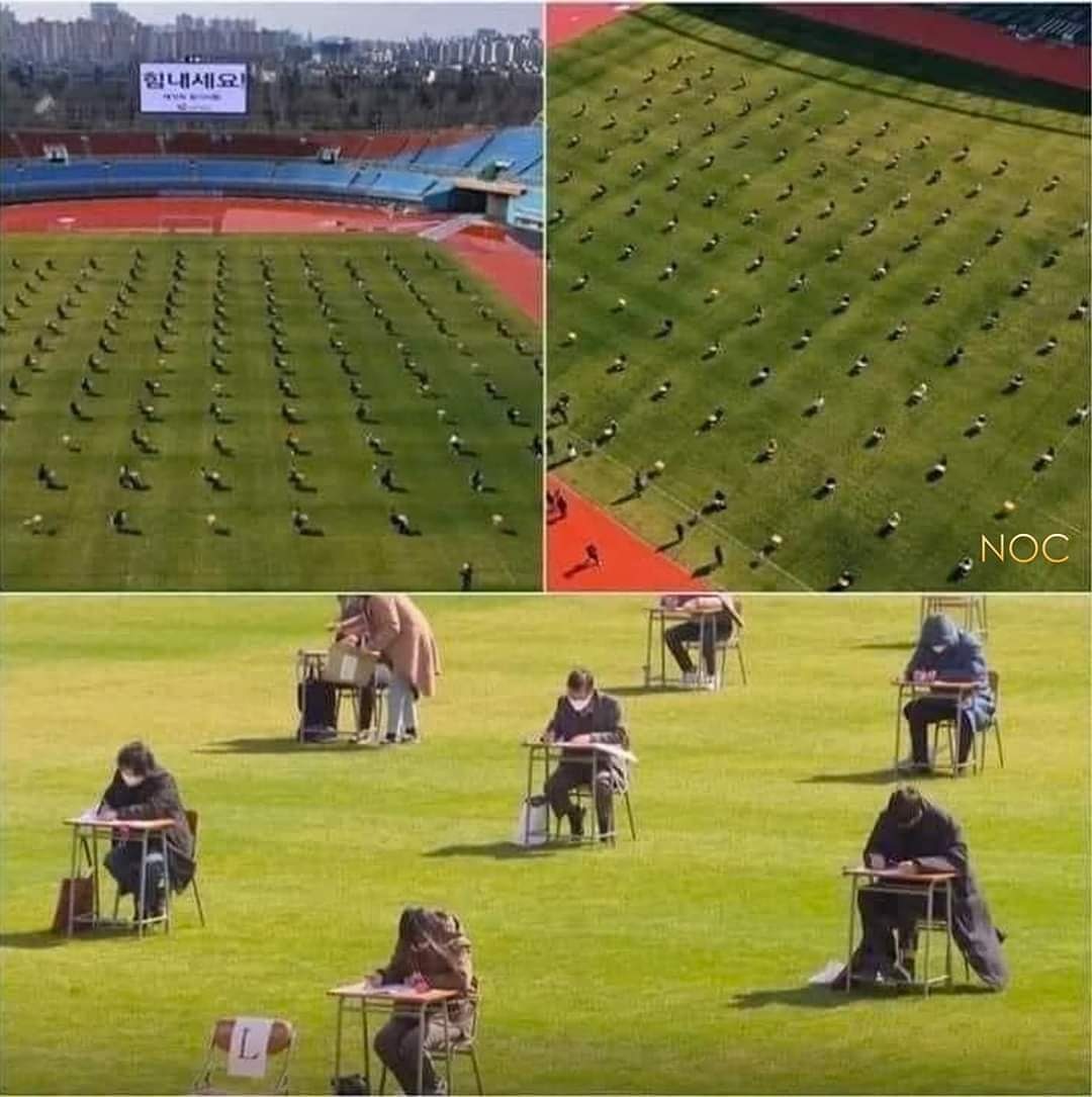 #جامعات_العالم

     بعد أن إستمرت الدراسة إلكترونياً ، دولة كوريا الجنوبية تجري إمتحاناتها الجامعية داخل ملعب لكرة القدم وتحافظ على البعد الإجتماعي و تنقذ عامها الدراسي ..

#شاركونا - ما هي الخطط الأقرب للتطبيق في جامعاتكم ؟