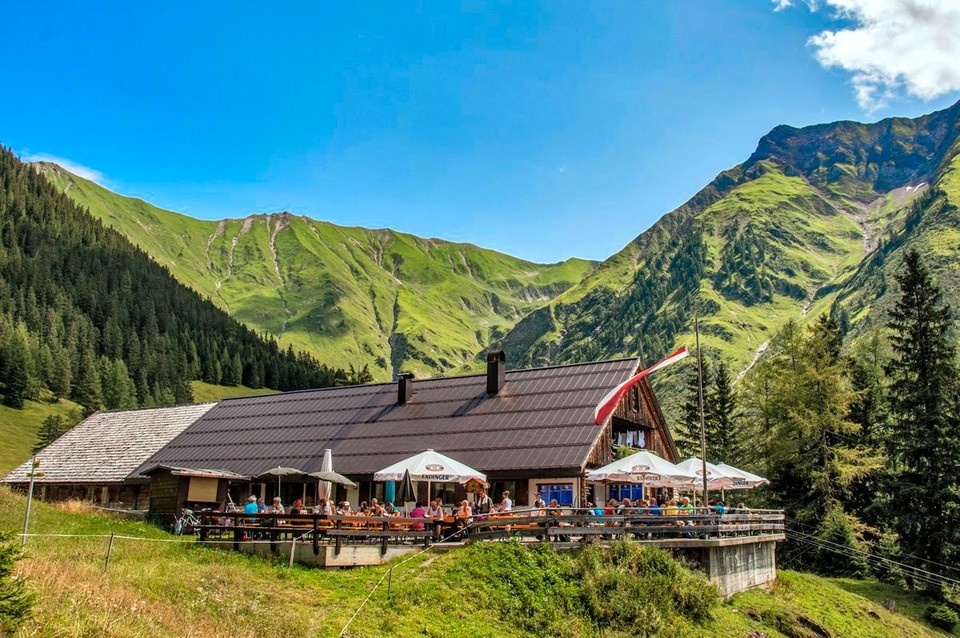 lechtalinfocom's tweet photo. Ausblick von der Stablalm ins Lechtal🏔️☀️I Anzeige I
.
Neu im Sommer 2020: tägliches Almfrühstück bei jeder Witterung. Jedenfalls ein Besuch wert.☀️🏔️
.
Mehr Infos unter:
https://t.co/nzQT04Yxiv
.
#lechtalinfocom #stablalm https://t.co/yooNEJDfxs