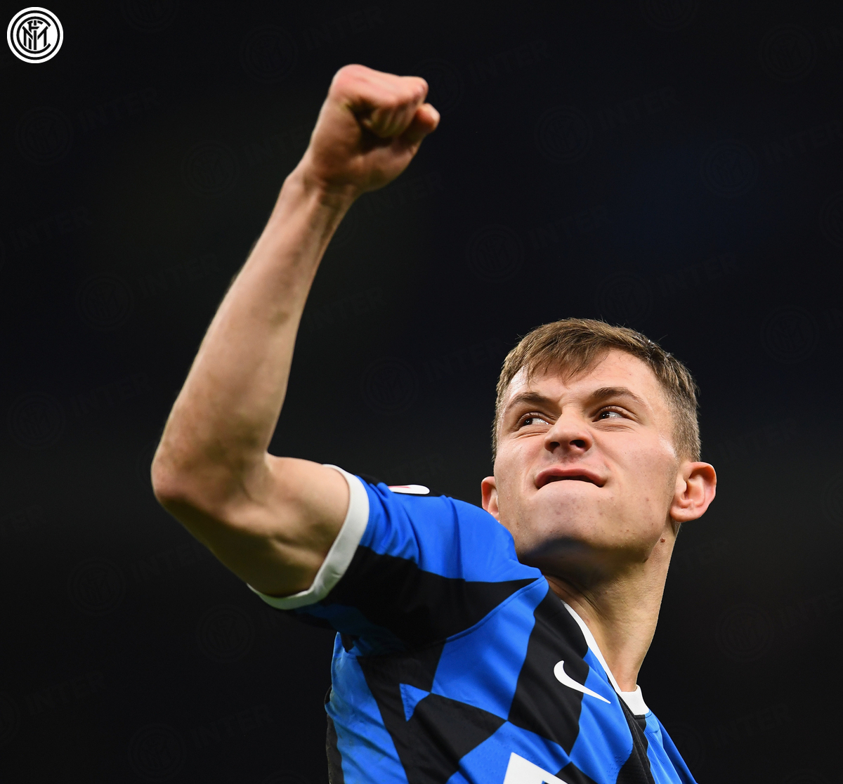 Inter_en's tweet photo. 😮 | TOO TRICKY
It looks like you #InterFans couldn't handle the heat! 🌶🥵😉
Our midfield maestro, Nicolò #Barella, has bamboozled everyone! ✨
#InterAutographs https://t.co/fcrCMFC7g9