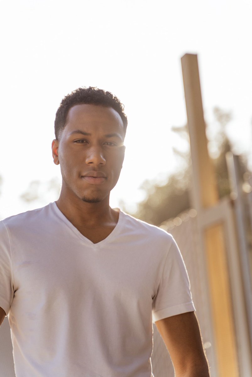 aaronkwilson's tweet photo. You need to have the right people around you to push you, but you need YOU, to keep going. https://t.co/v7E46olQPB