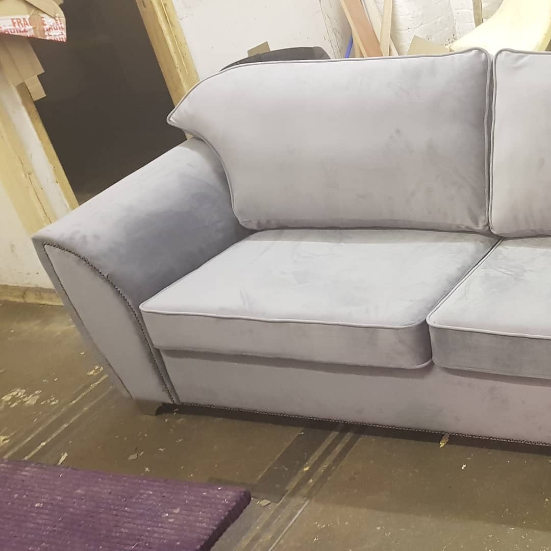 PmContract's tweet image. Completely different sofa