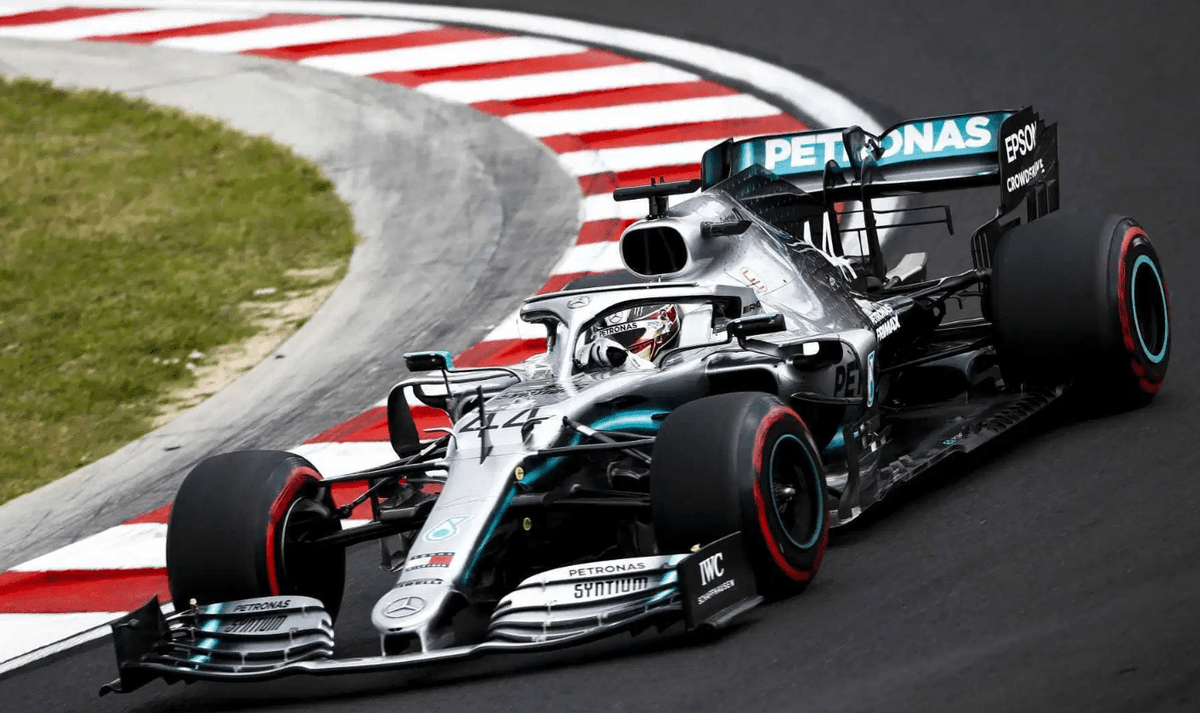MartinMartnz's tweet photo. Hamilton entrenó con su equipo Mercedes luego de casi cuatro meses https://t.co/sAUr0GMfIT https://t.co/J3d2nvnk83