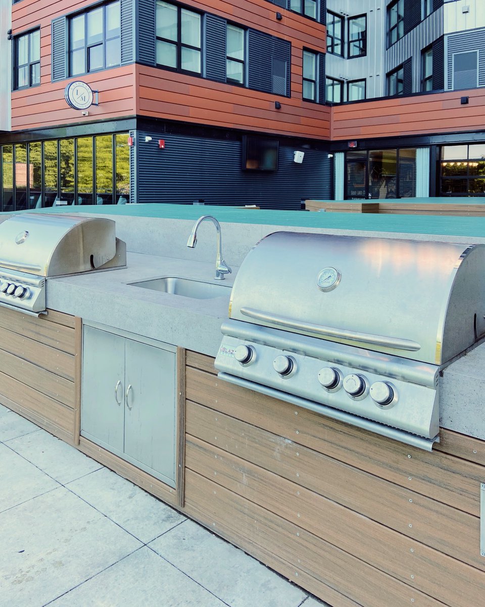 LandmarkOnGrand's tweet photo. Nothing better than a freshly grilled meal after a long day in the sun 🍔😋 Our Amenity Deck is the perfect summer spot! https://t.co/fvWdbd8D54
