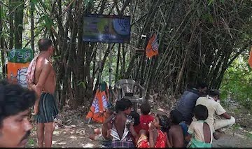 rohanrgupta's tweet photo. कौन बोलता है मोदीजी का विकास गांव तक नही पहुंचा ! राशन भले ही ना पहुंचे भाषण जरूर पहुंचेगा ! https://t.co/htTaqdlv9A