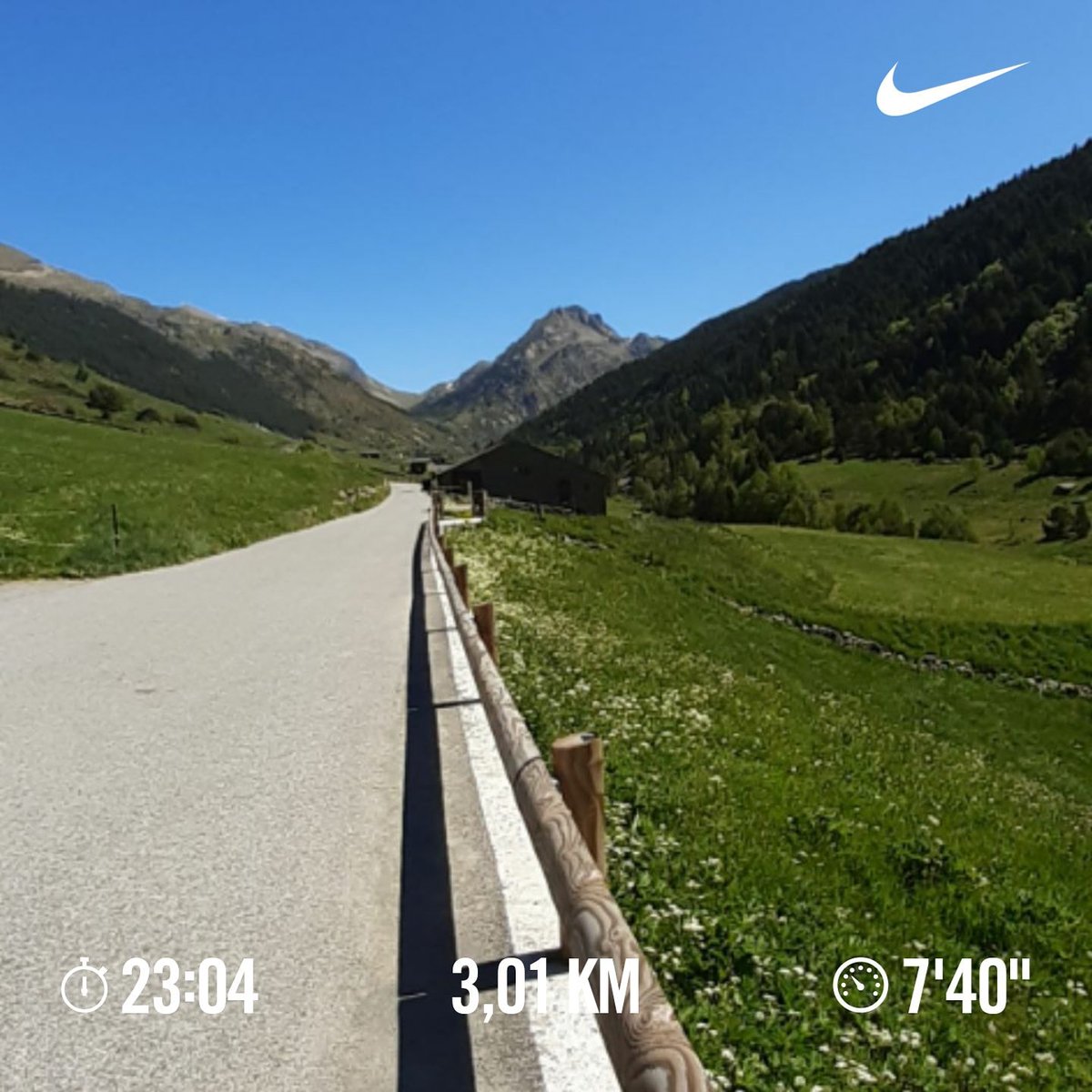 AnitaBlanchet's tweet photo. #runrun En boucle : ' j'ai soif, j'ai chaud, j'ai soif, j'ai chaud, j'ai soif'.
Sur le chemin du retour, en boucle: 'j'ai soif, j'ai soif, j'ai soif, j'ai soif'.
#run #runneuse #fdc https://t.co/w8ua04WEiH