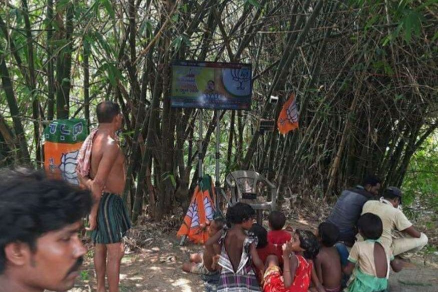 NisHan_014's tweet photo. Pic 1 - @iumlofficial, Kerala arranging LEDs in Kerala to help children learn online.

Pic 2 - @BJP4India arranging LEDs to get their political messages. 

Priorities. Who is the real Nation Builders here..?! https://t.co/Am2oZ8aukr