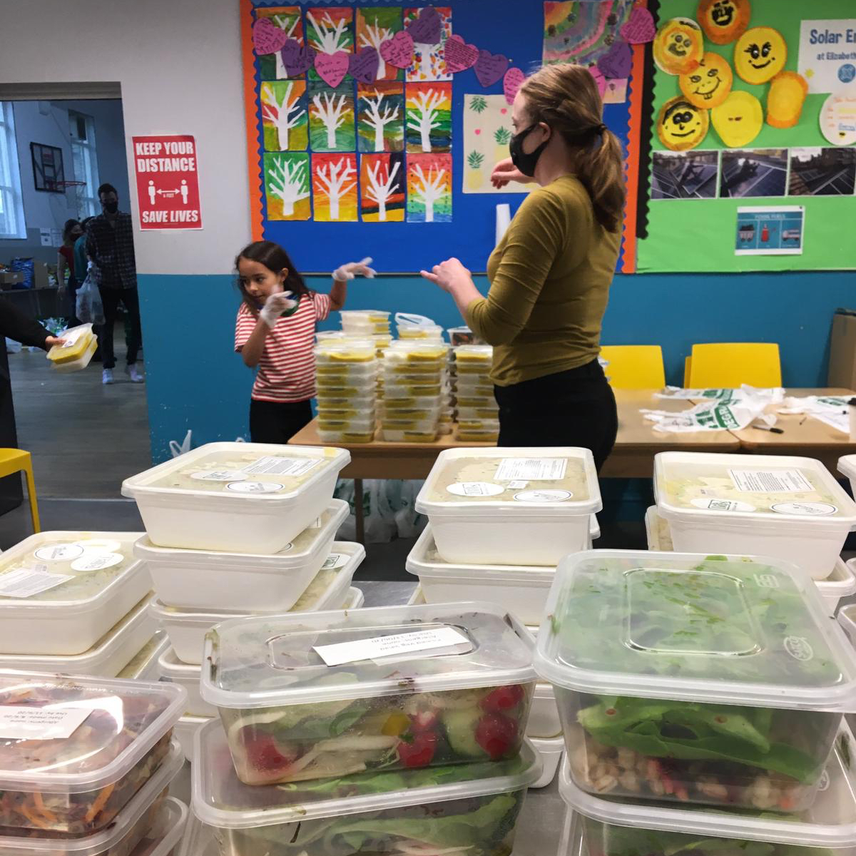 EH_Highbury's tweet image. This week our food hub delivered 147 parcels, to 310 people with the help of @19Support&apos;s 42 volunteers. Our donations came from #thecastleclimbingcentre @madeinhackney  @felixprojectuk @AbelandCole @RogersRemovals @gmggurdwarauk @marksandspencer #localresidents @EH_Highbury