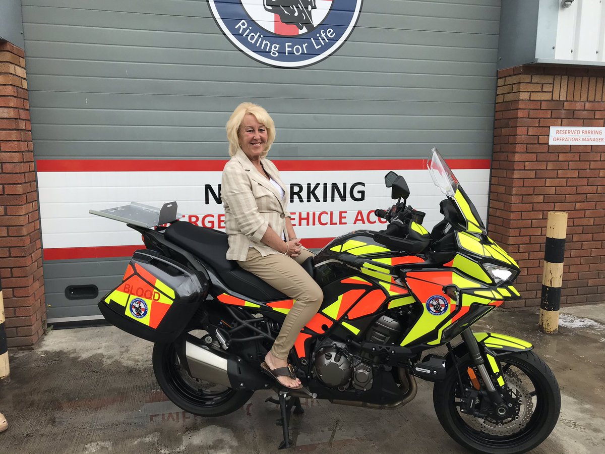 DevonBloodBikes's tweet photo. Today a very special new blood bike was gifted to @DevonBloodBikes by a very special lady. Wendy Charnock donated the bike in memory of her late husband Nigel, a keen biker who passed away in 2018. ‘Nigel’ will be on duty in Exeter & East Devon. ❤️@MrDanielLavery #givenwithlove https://t.co/lRIoAS3C11